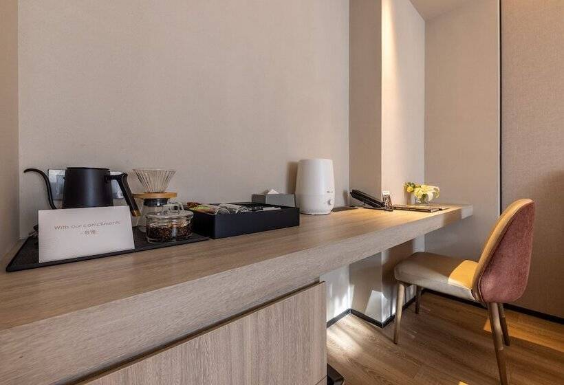 Hotel Xi  An Orange Crystal