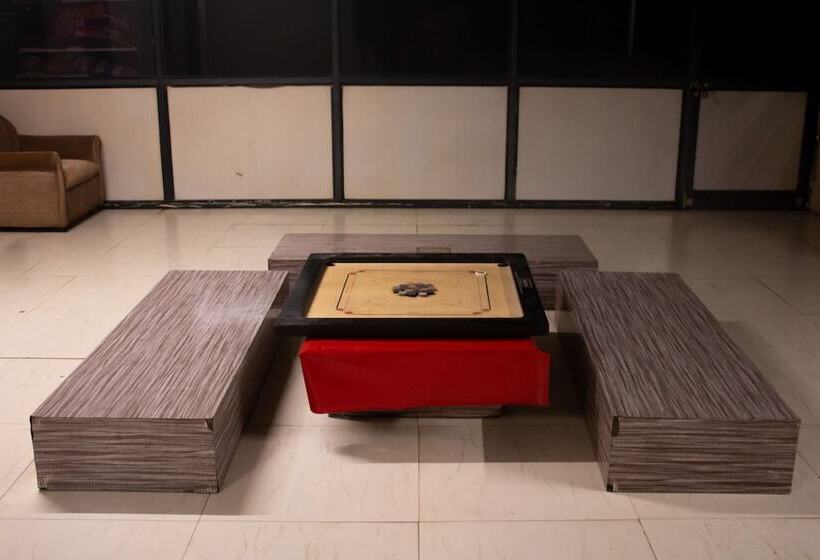 Kings Hotel & Resort