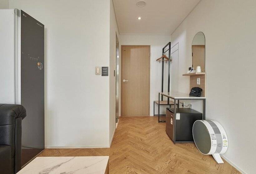 Motel Dongtan Station Obut