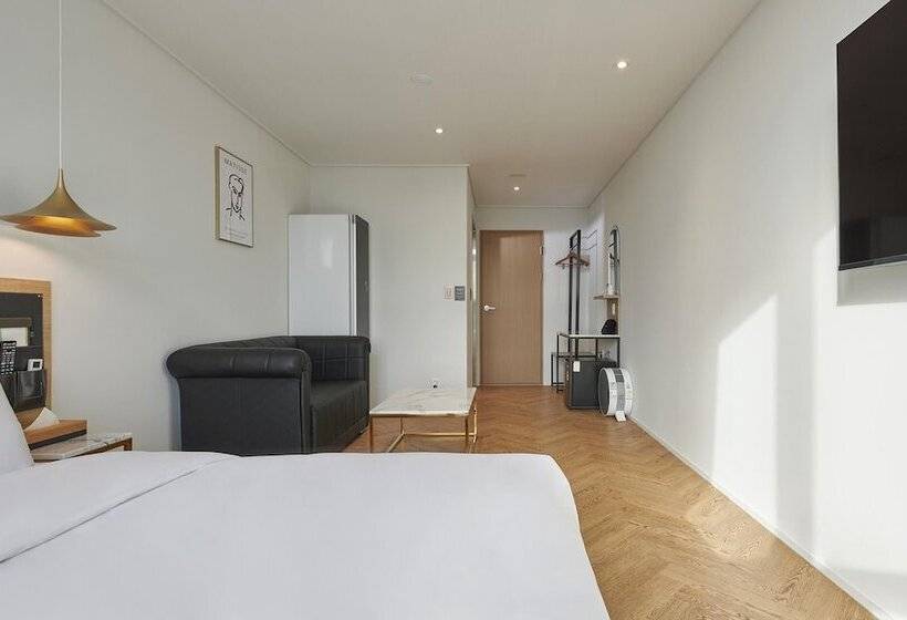 Motel Dongtan Station Obut