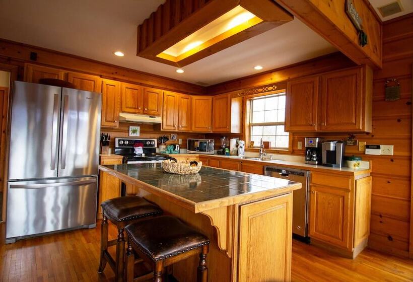 4br Mountain View Cabin