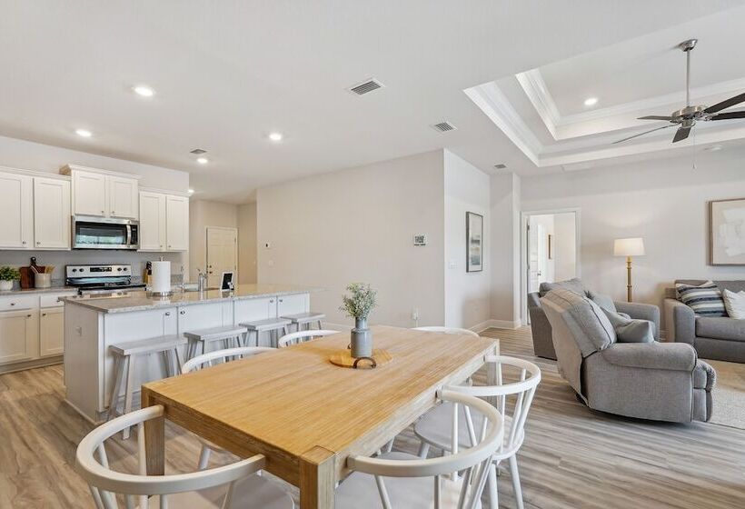 Port St Joe Escape W/ Golf Cart & Pool Access