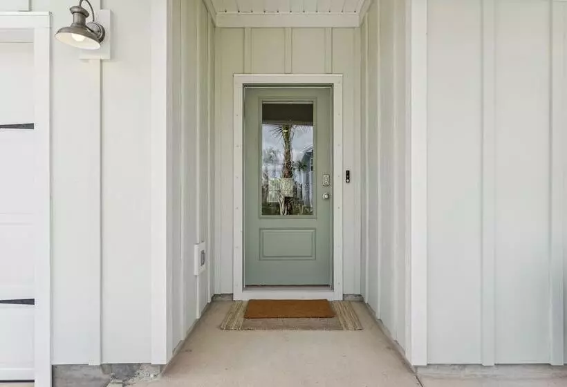 Port St Joe Escape W/ Golf Cart & Pool Access