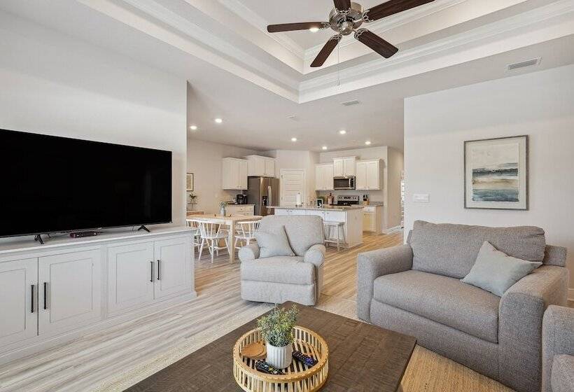 Port St Joe Escape W/ Golf Cart & Pool Access