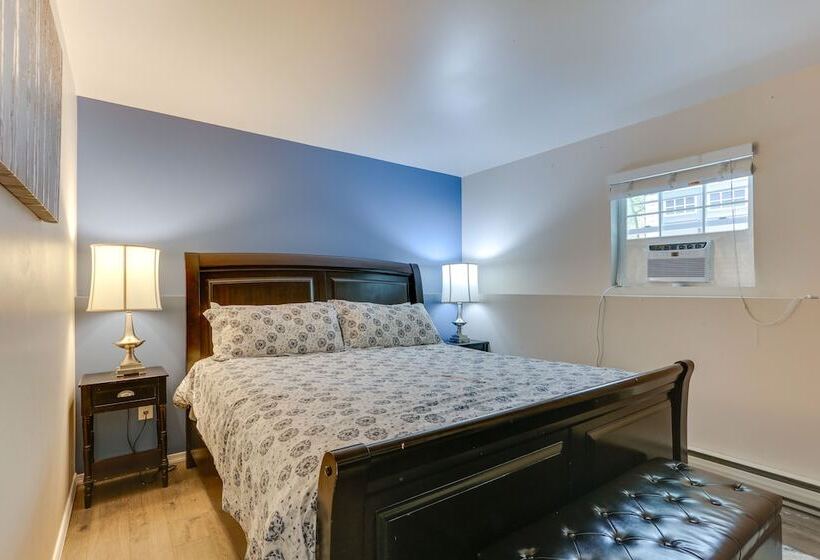 Hot Tub & Pool Access: Year Round Pocono Retreat!