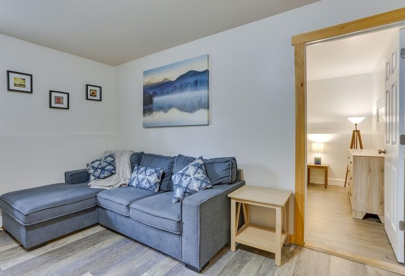 Hot Tub & Pool Access: Year Round Pocono Retreat!