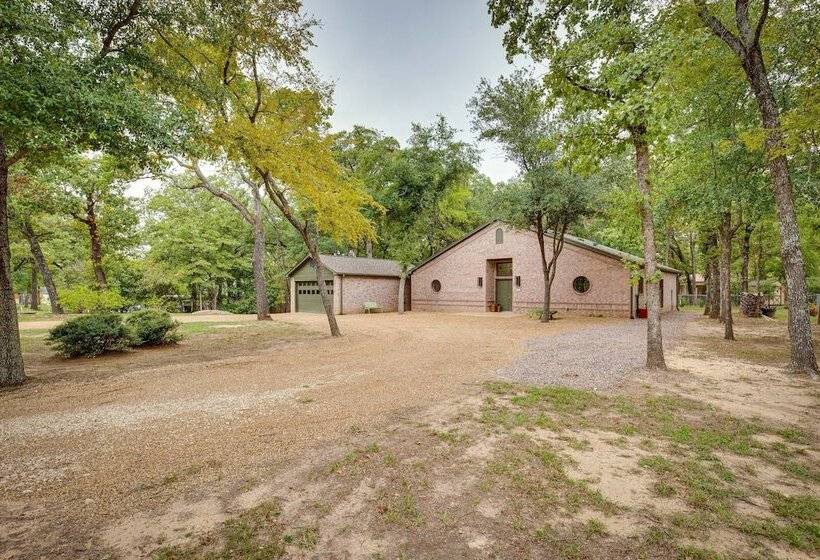 Cedar Creek Lake Retreat   Near Wedding Venues