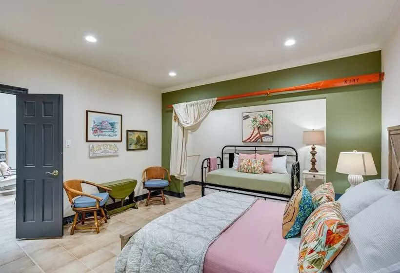 Cedar Creek Lake Retreat   Near Wedding Venues