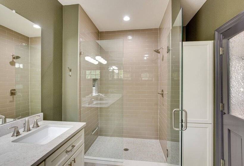 Cedar Creek Lake Retreat   Near Wedding Venues