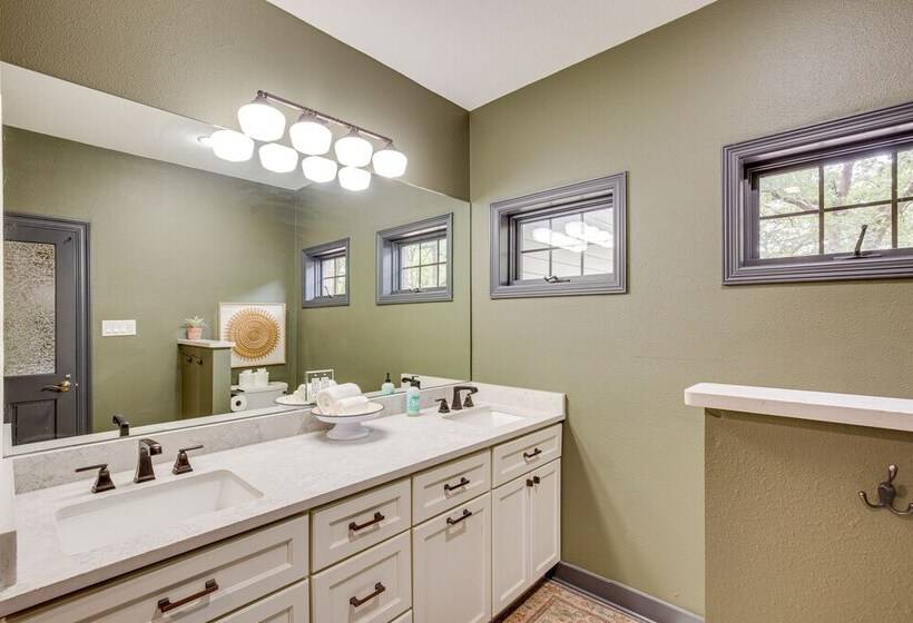 Cedar Creek Lake Retreat   Near Wedding Venues