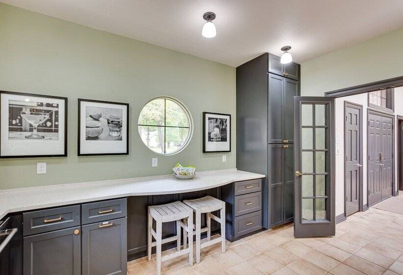 Cedar Creek Lake Retreat   Near Wedding Venues