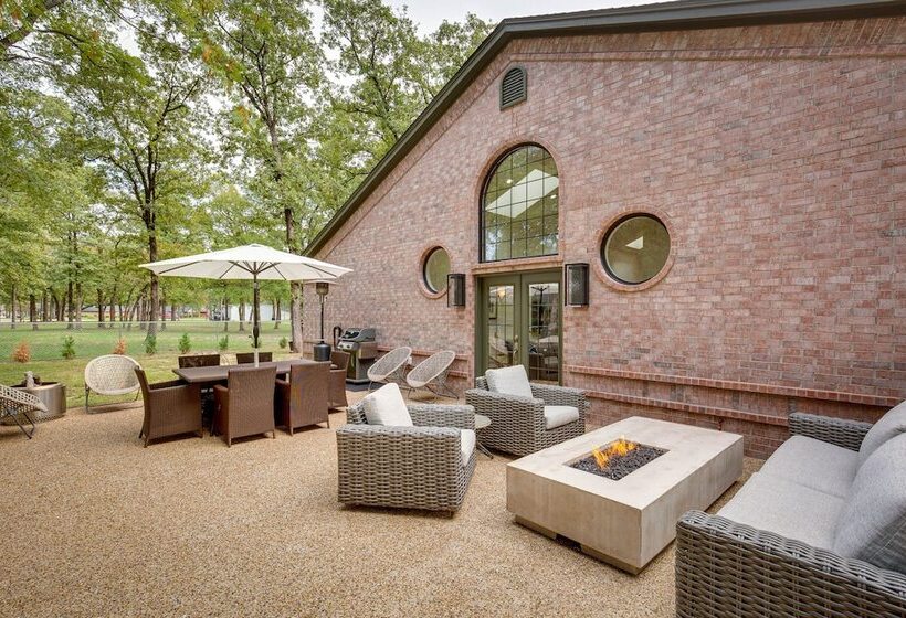 Cedar Creek Lake Retreat   Near Wedding Venues