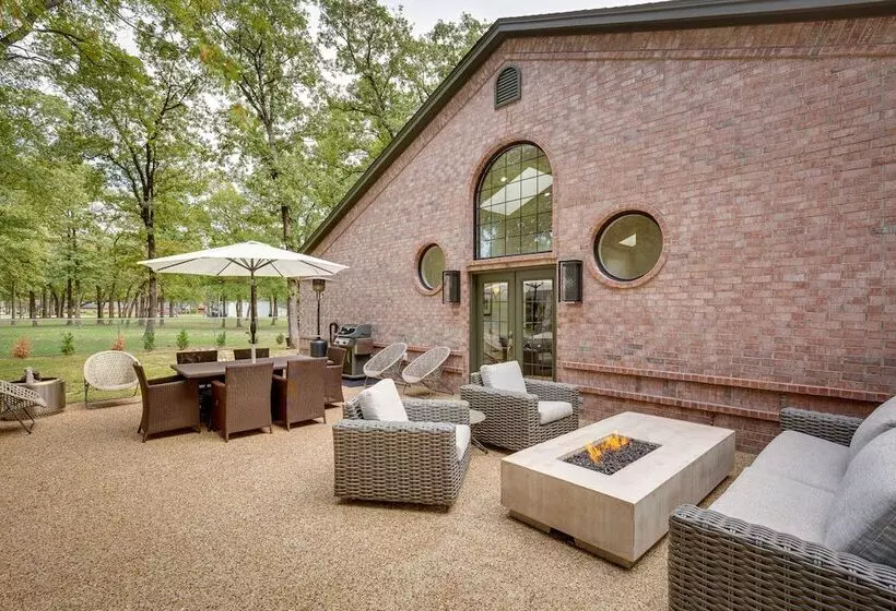 Cedar Creek Lake Retreat   Near Wedding Venues