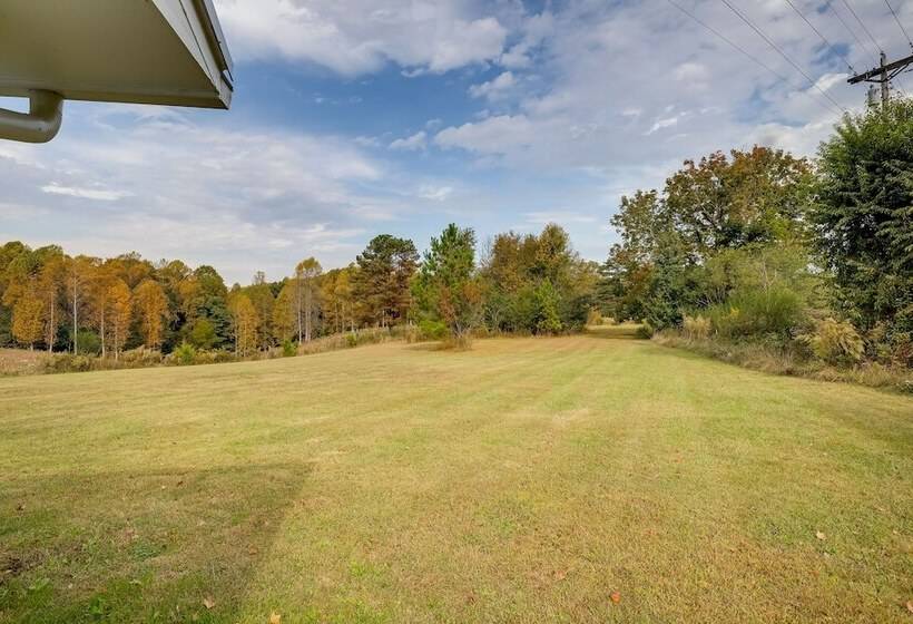 Charming Country Cottage In Goodspring!