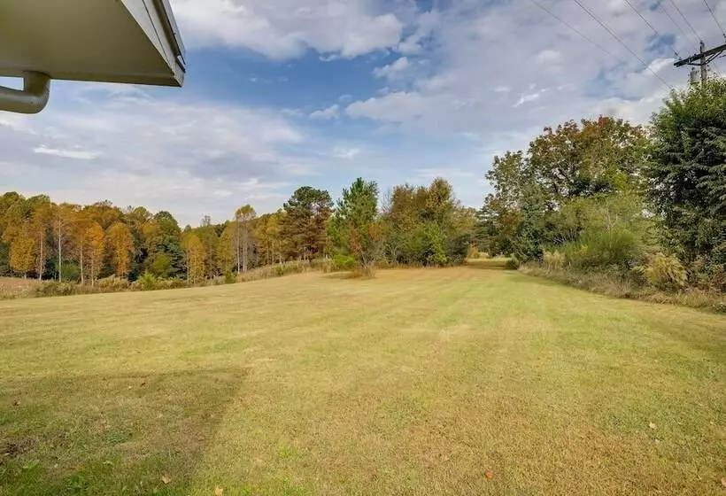 Charming Country Cottage In Goodspring!