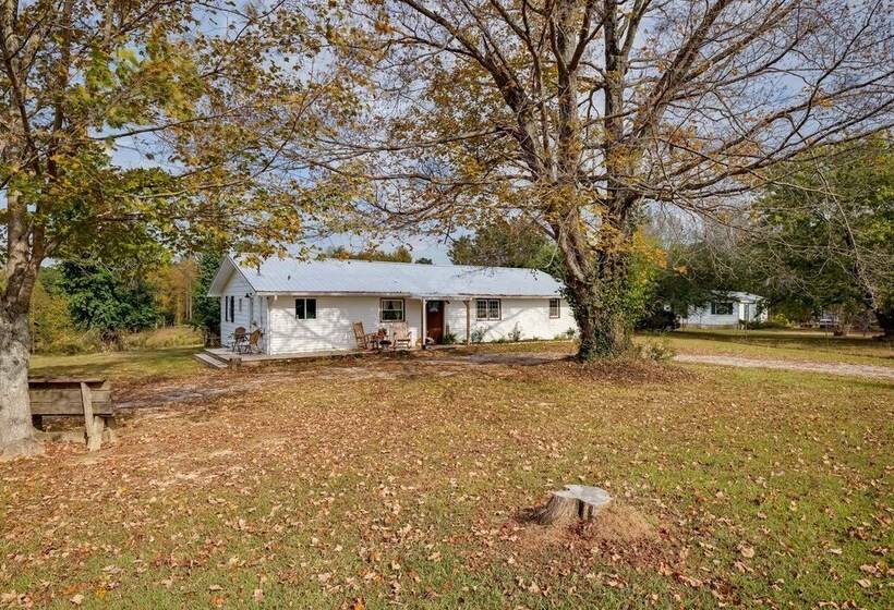 Charming Country Cottage In Goodspring!