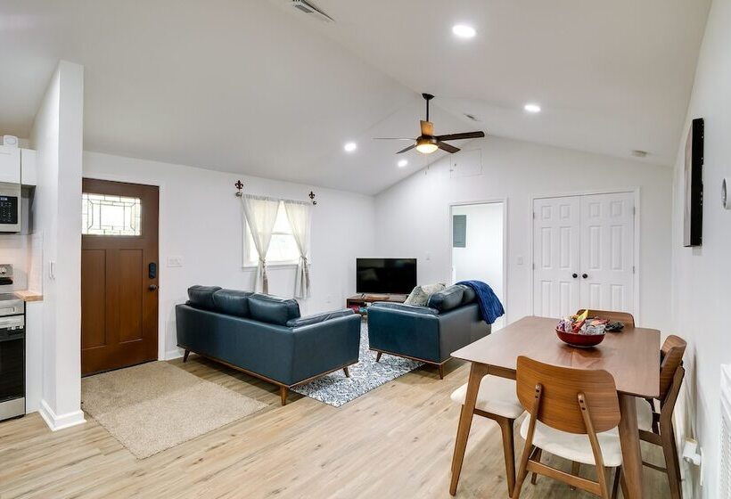 Charming Country Cottage In Goodspring!