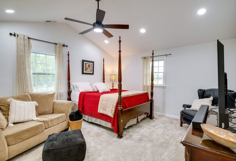 Charming Country Cottage In Goodspring!