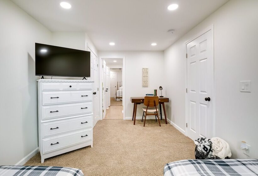 Charming Country Cottage In Goodspring!