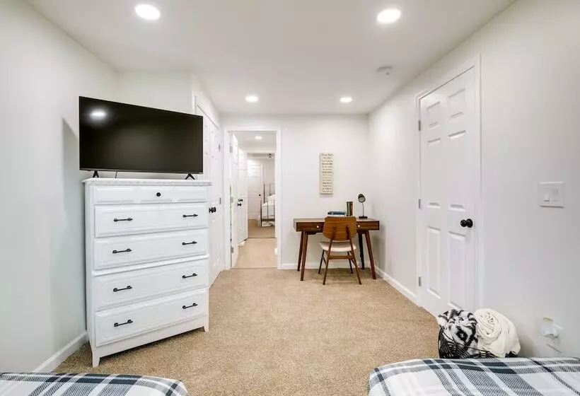 Charming Country Cottage In Goodspring!