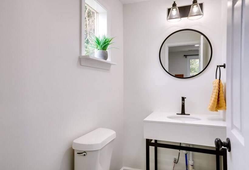 Charming Country Cottage In Goodspring!