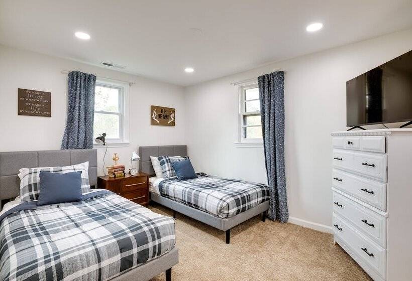 Charming Country Cottage In Goodspring!