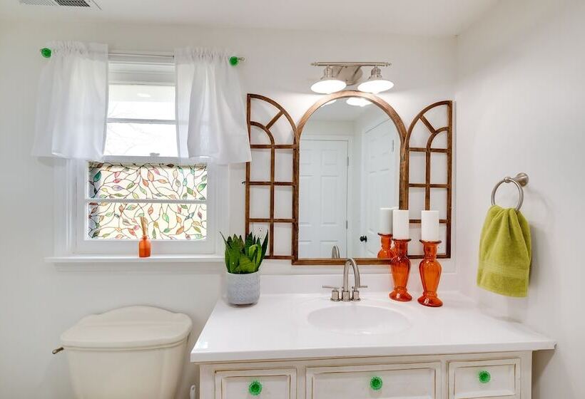 Charming Country Cottage In Goodspring!