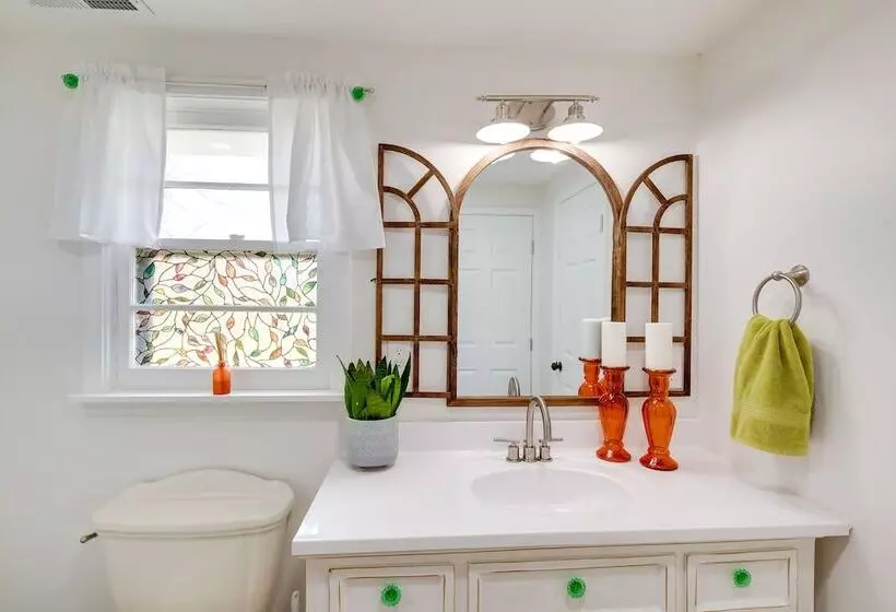 Charming Country Cottage In Goodspring!