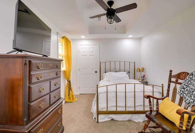 Charming Country Cottage In Goodspring!