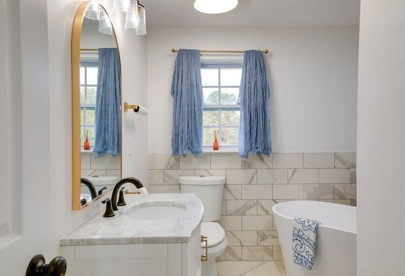 Charming Country Cottage In Goodspring!