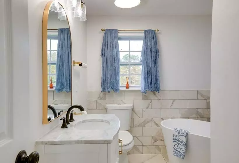 Charming Country Cottage In Goodspring!
