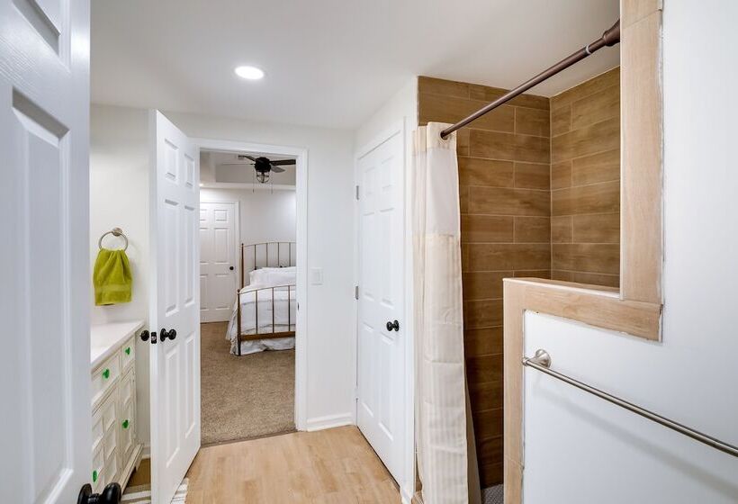 Charming Country Cottage In Goodspring!