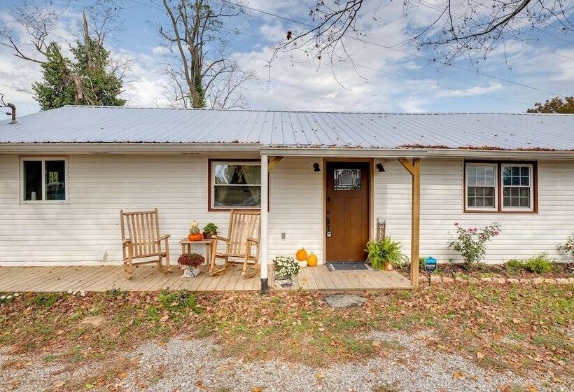 Charming Country Cottage In Goodspring!