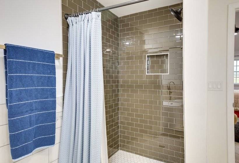 Charming Country Cottage In Goodspring!