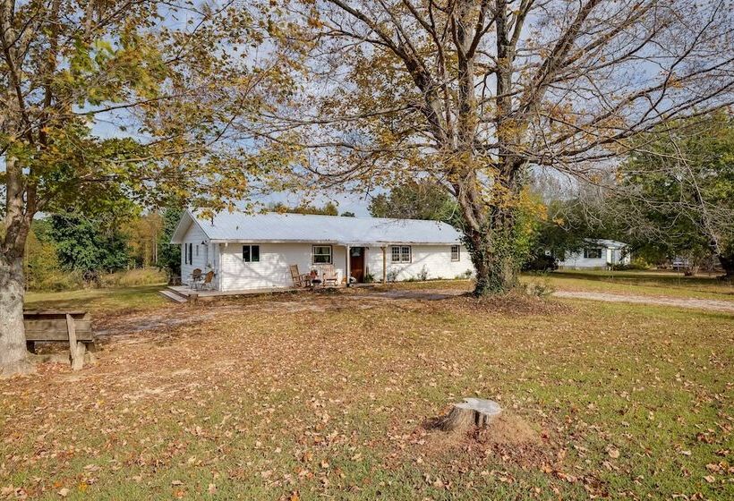 Charming Country Cottage In Goodspring!