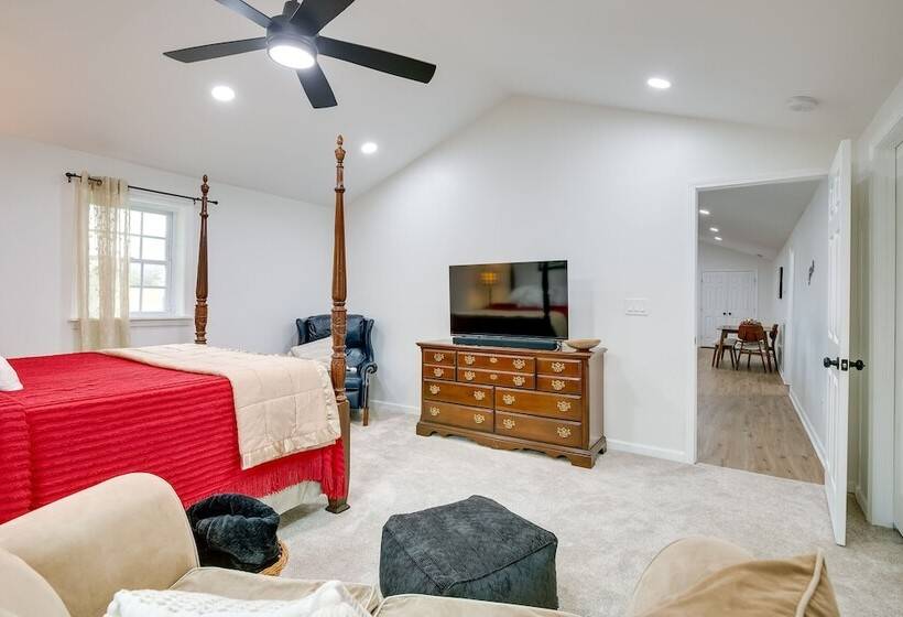 Charming Country Cottage In Goodspring!