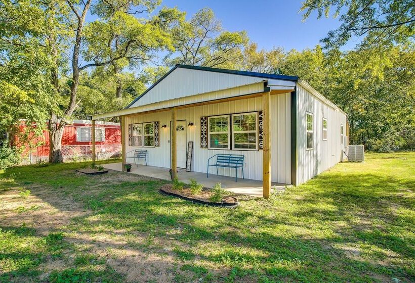 Charming Home Near Cherokee Riverside State Park!