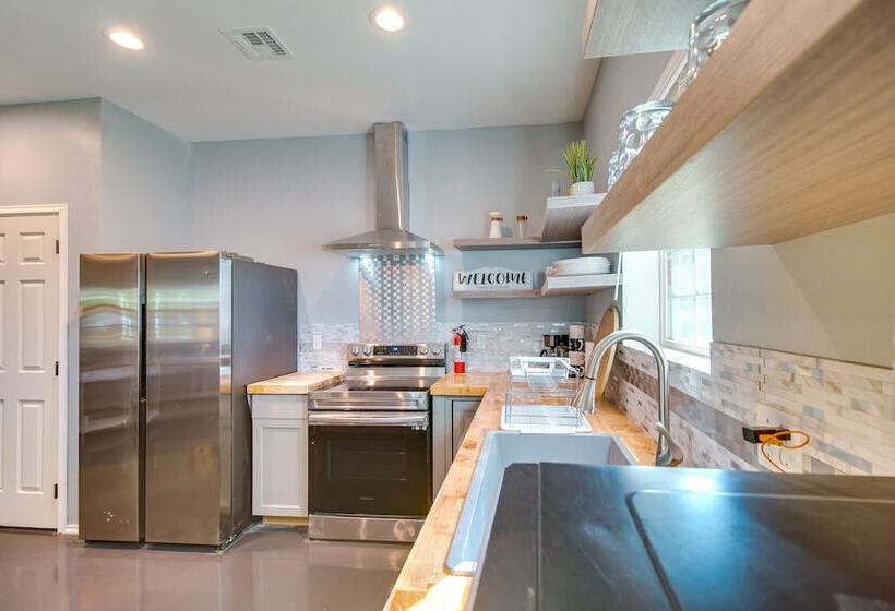 Charming Home Near Cherokee Riverside State Park!