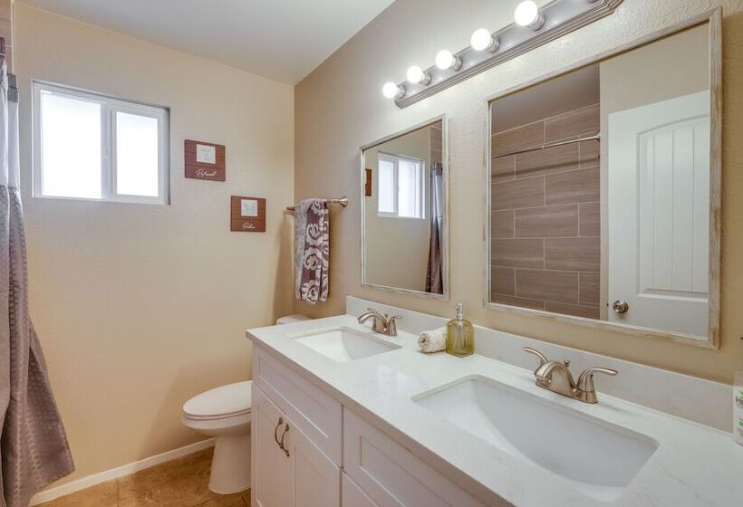 Charming Tempe Home W/ Pool & Putting Green!