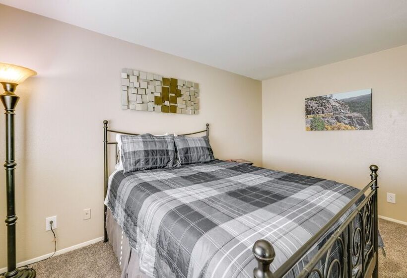 Charming Tempe Home W/ Pool & Putting Green!