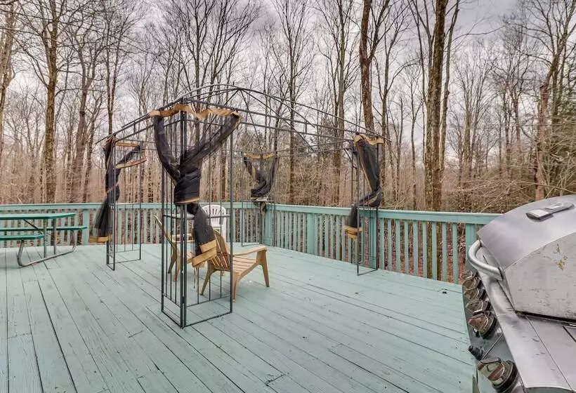 6 Mi To Jack Frost Ski Resort: Family Home W/ Deck