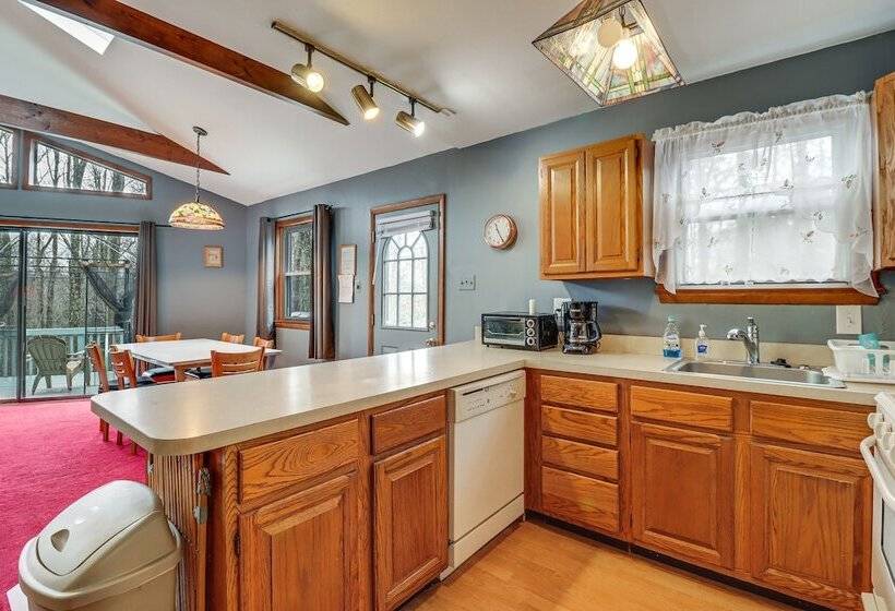 6 Mi To Jack Frost Ski Resort: Family Home W/ Deck