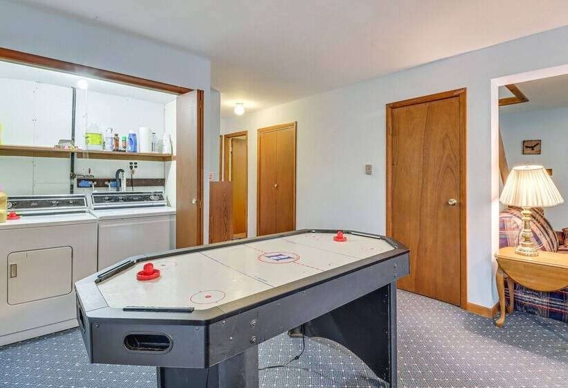 6 Mi To Jack Frost Ski Resort: Family Home W/ Deck