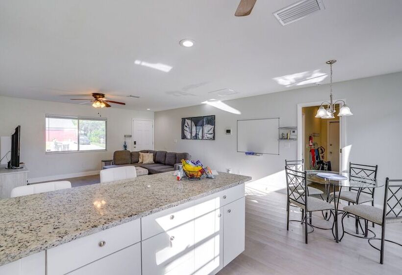 Fort Myers Vacation Home W/ Patio ~ 14 Mi To Beach