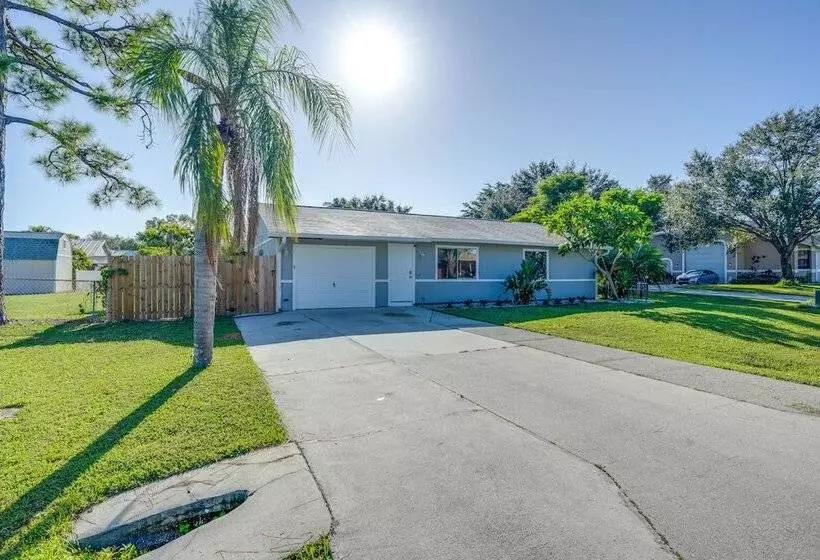 Fort Myers Vacation Home W/ Patio ~ 14 Mi To Beach