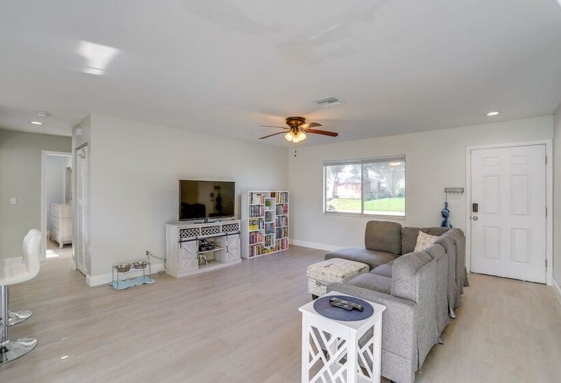 Fort Myers Vacation Home W/ Patio ~ 14 Mi To Beach