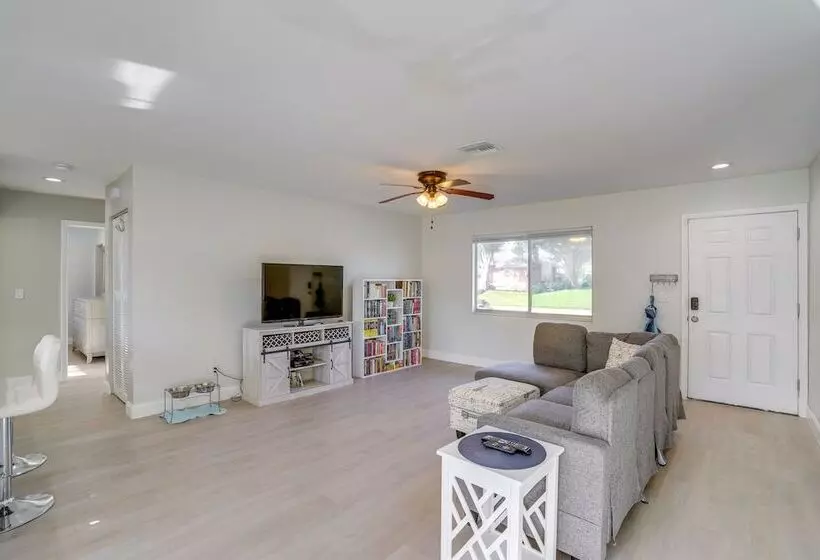 Fort Myers Vacation Home W/ Patio ~ 14 Mi To Beach