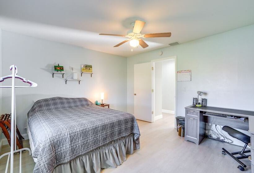 Fort Myers Vacation Home W/ Patio ~ 14 Mi To Beach