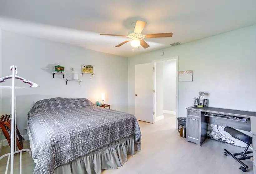 Fort Myers Vacation Home W/ Patio ~ 14 Mi To Beach