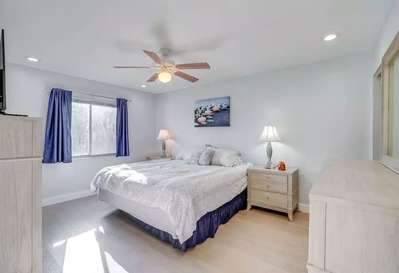 Fort Myers Vacation Home W/ Patio ~ 14 Mi To Beach